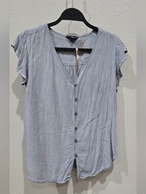 Velvet Heart Light Gray Button-Down V-Neck Top